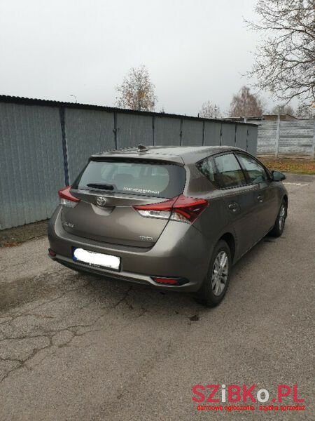 2017' Toyota Auris photo #2