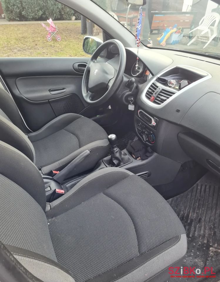 2011' Peugeot 206 Plus photo #2