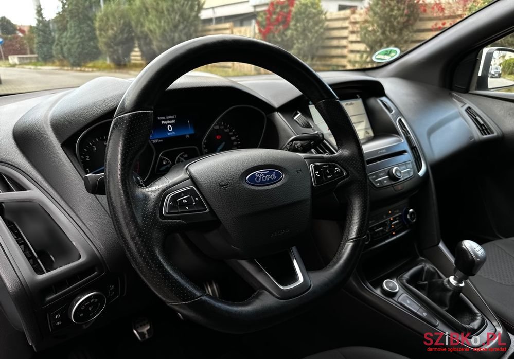 2017' Ford Focus photo #6