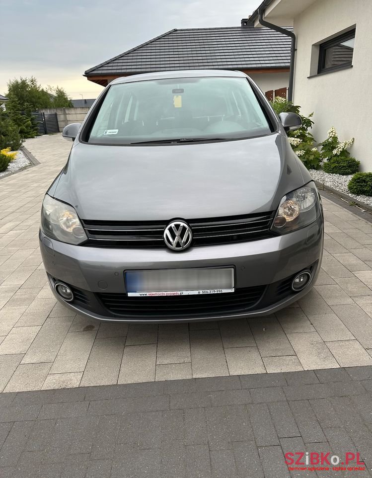 2011' Volkswagen Golf Plus photo #1