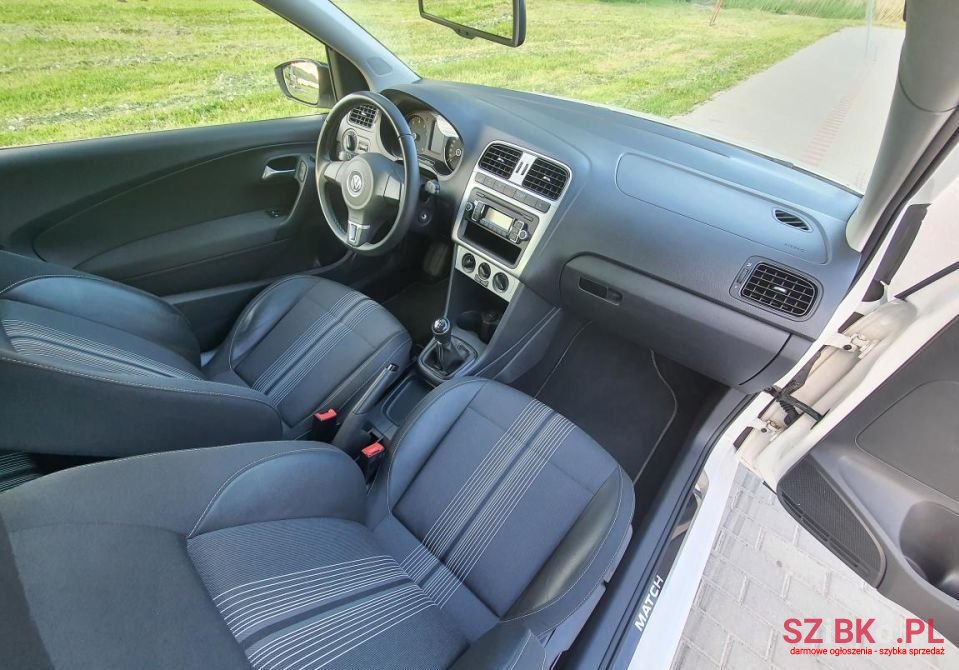 2012' Volkswagen Polo photo #6
