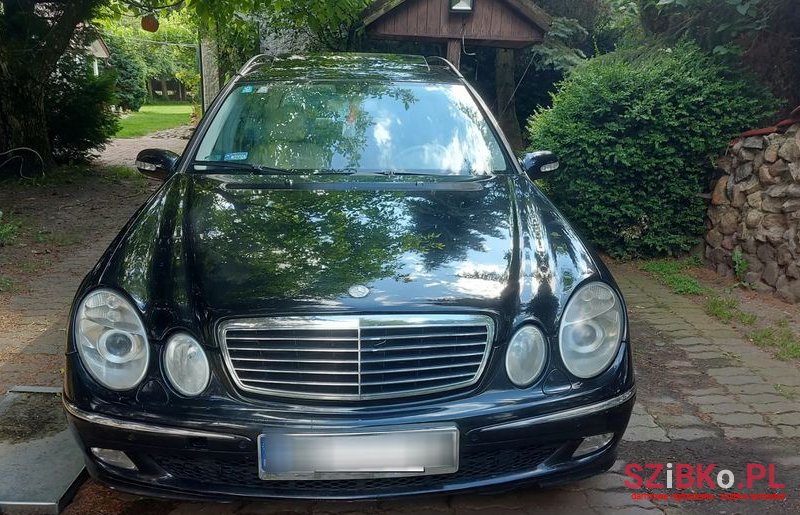 2005' Mercedes-Benz E-Class photo #3