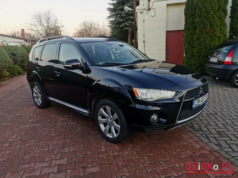 2011' Mitsubishi Outlander photo #3
