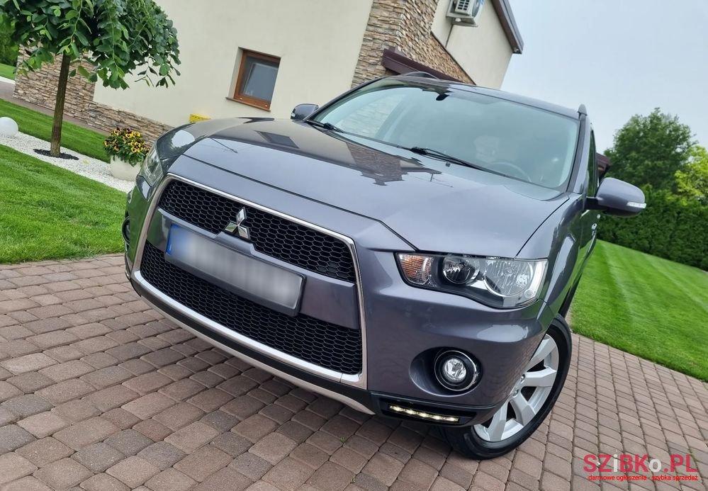 2011' Mitsubishi Outlander photo #1