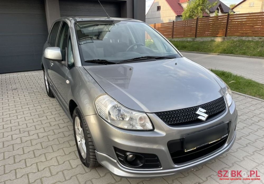 2011' Suzuki SX4 photo #2