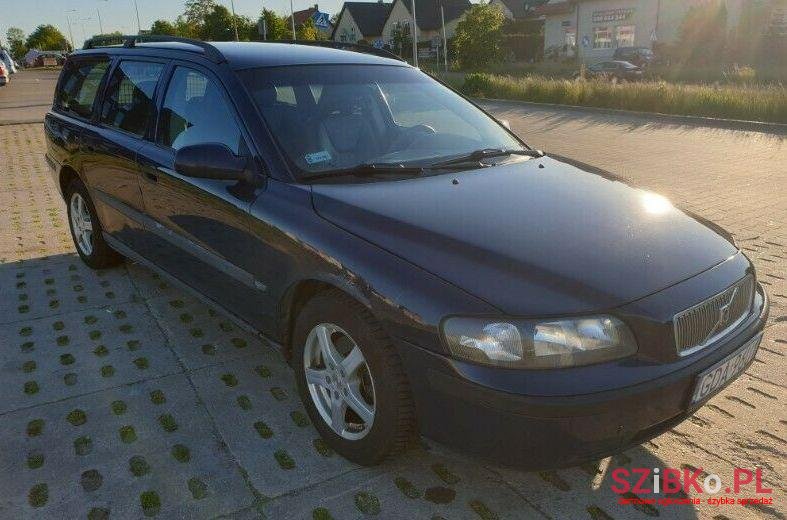 2002' Volvo V70 photo #1
