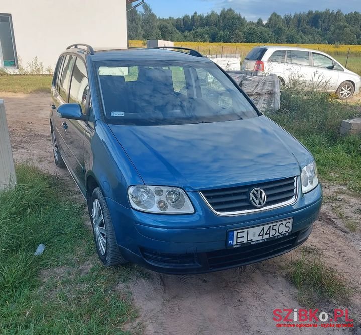 2004' Volkswagen Touran photo #2