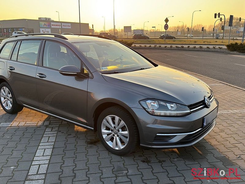 2017' Volkswagen Golf photo #2