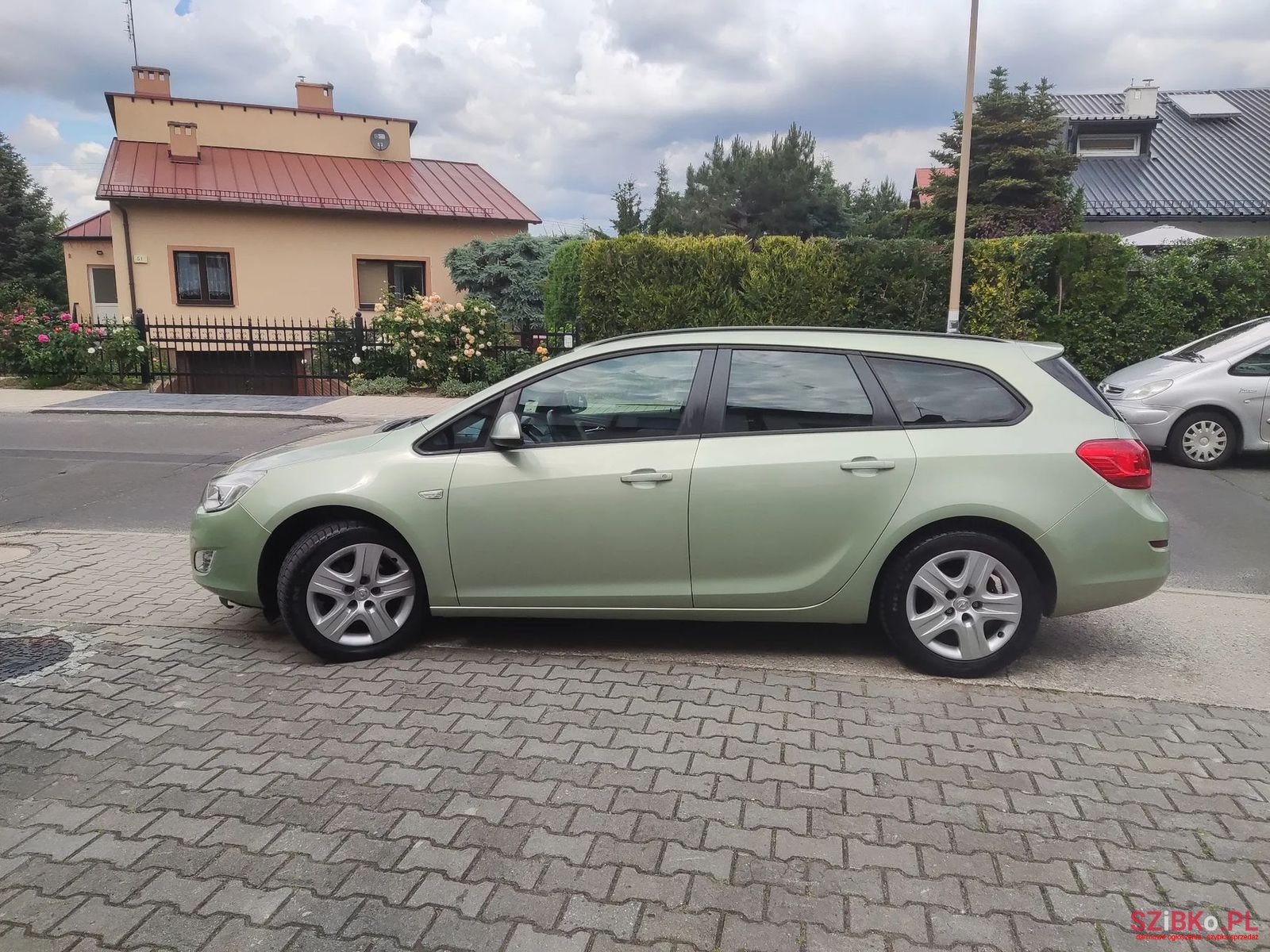 2011' Opel Astra photo #6