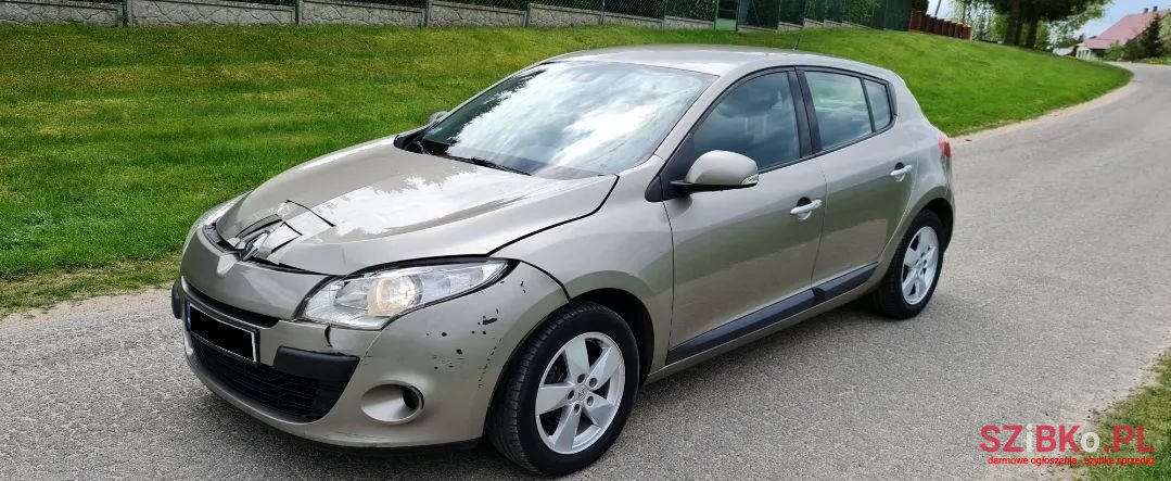 2011' Renault Megane photo #1