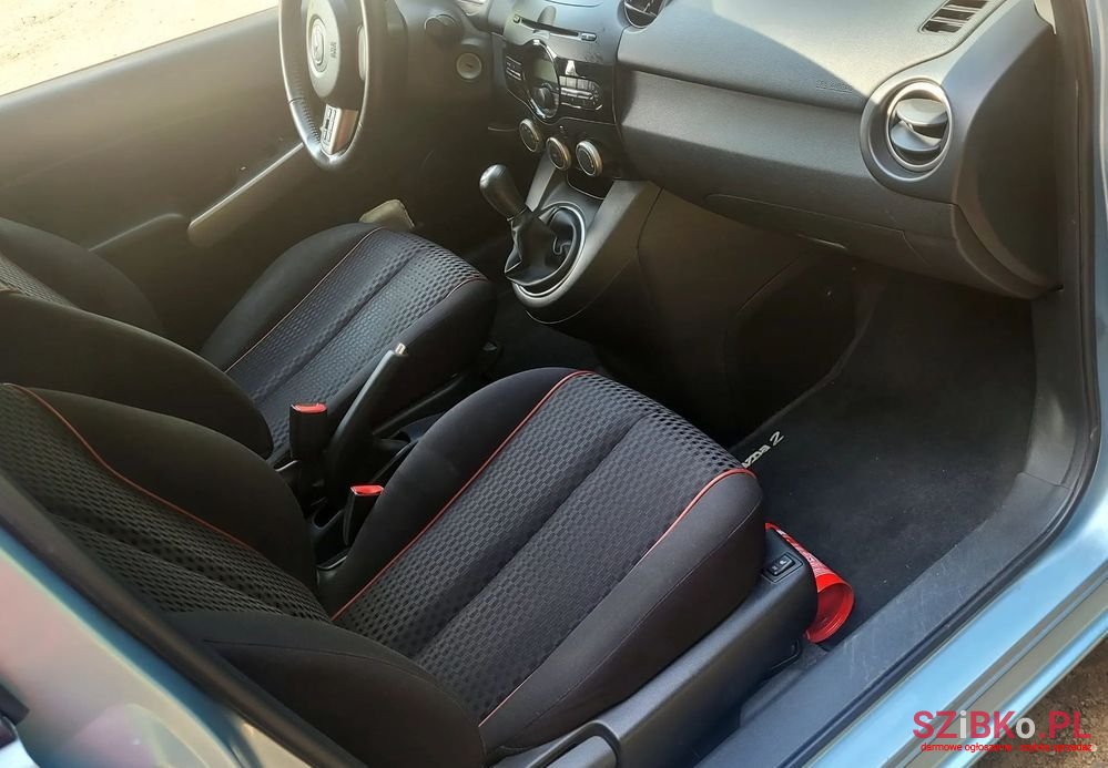 2011' Mazda 2 1.3 Kirei photo #4