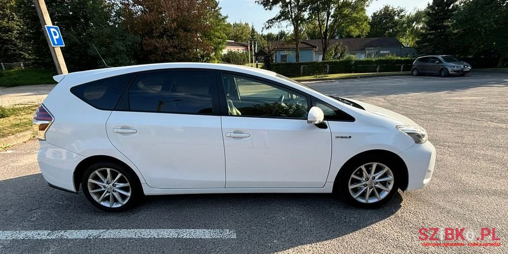 2016' Toyota Prius+ photo #2