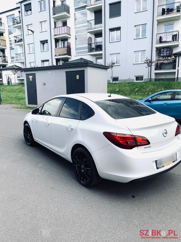 2018' Opel Astra photo #6