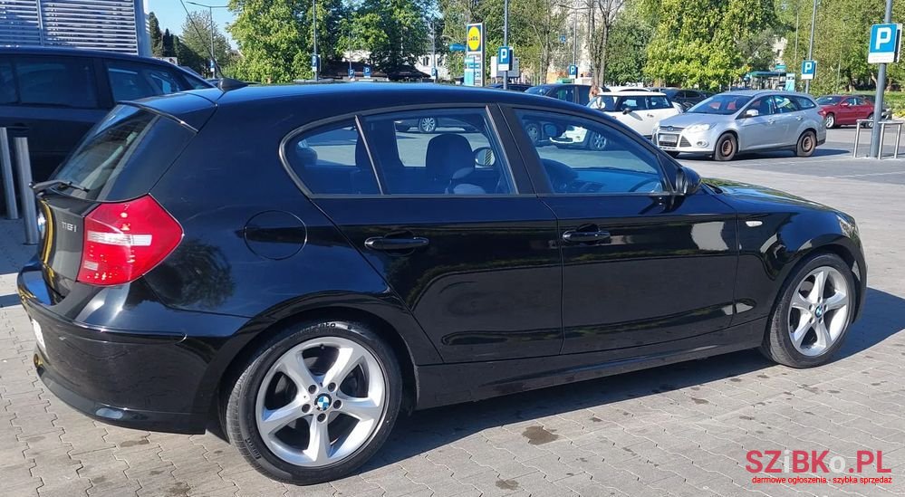 2009' BMW 1 Series 116I photo #3