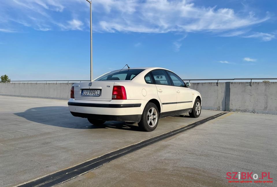 1999' Volkswagen Passat photo #3