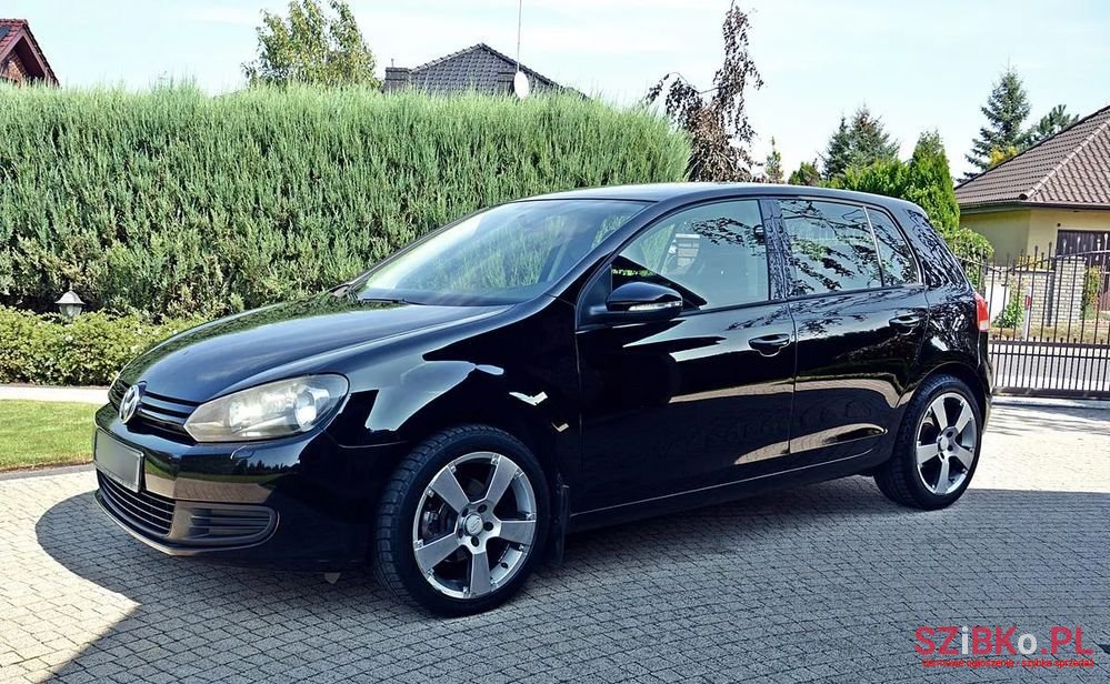 2010' Volkswagen Golf photo #1