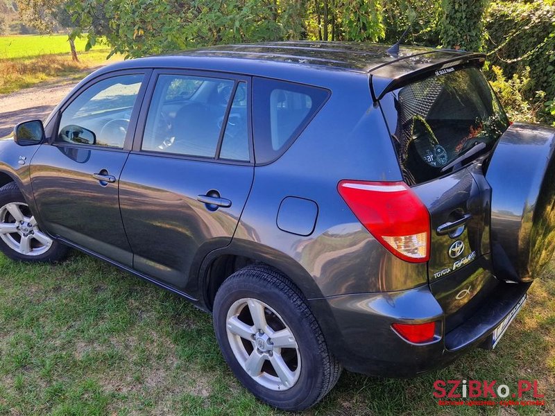 2007' Toyota RAV4 2.2 D-4D 4X4 photo #2