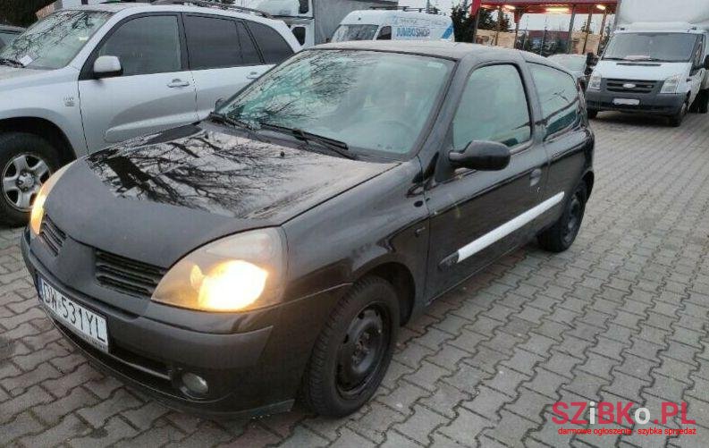 2002' Renault Clio photo #1