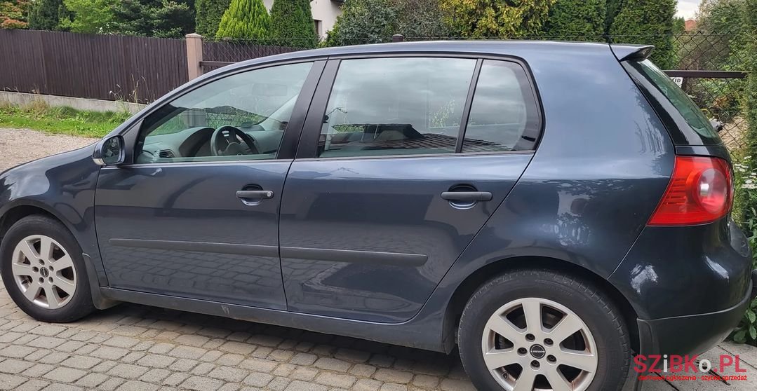 2005' Volkswagen Golf photo #2