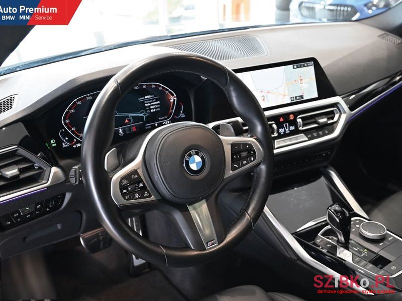 2022' BMW 4 Series 420D M Sport photo #3
