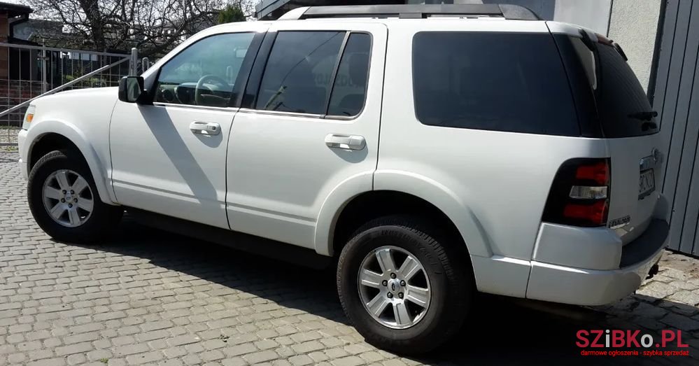 2010' Ford Explorer photo #2