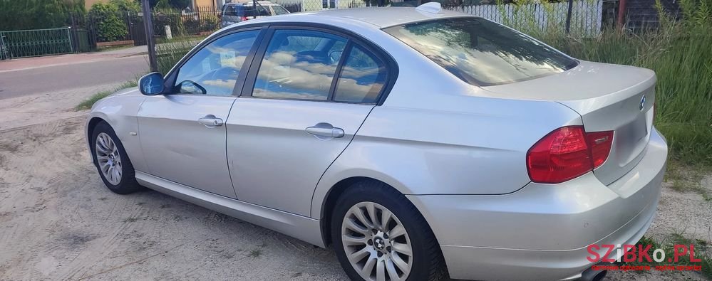 2009' BMW 3 Series 318I photo #5