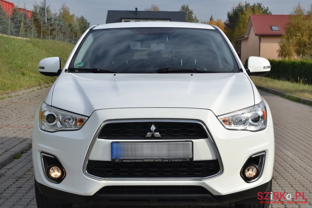 2015' Mitsubishi ASX photo #2