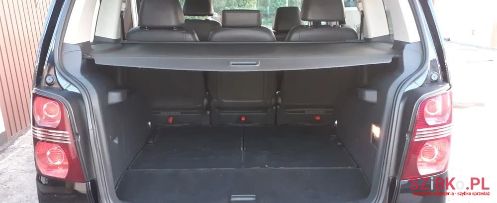 2008' Volkswagen Touran photo #6