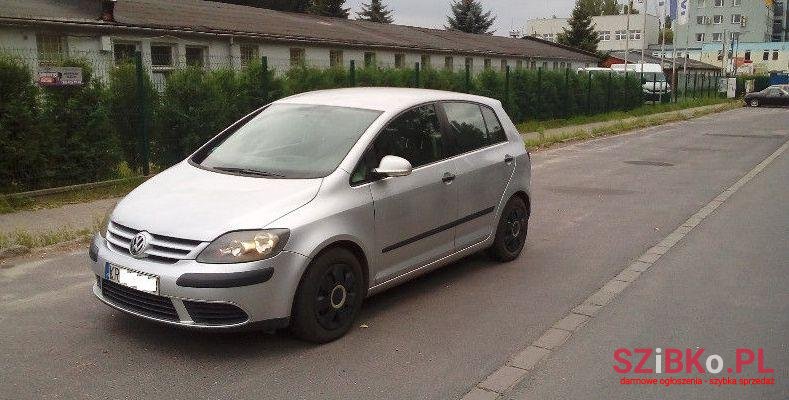2005' Volkswagen Golf photo #1