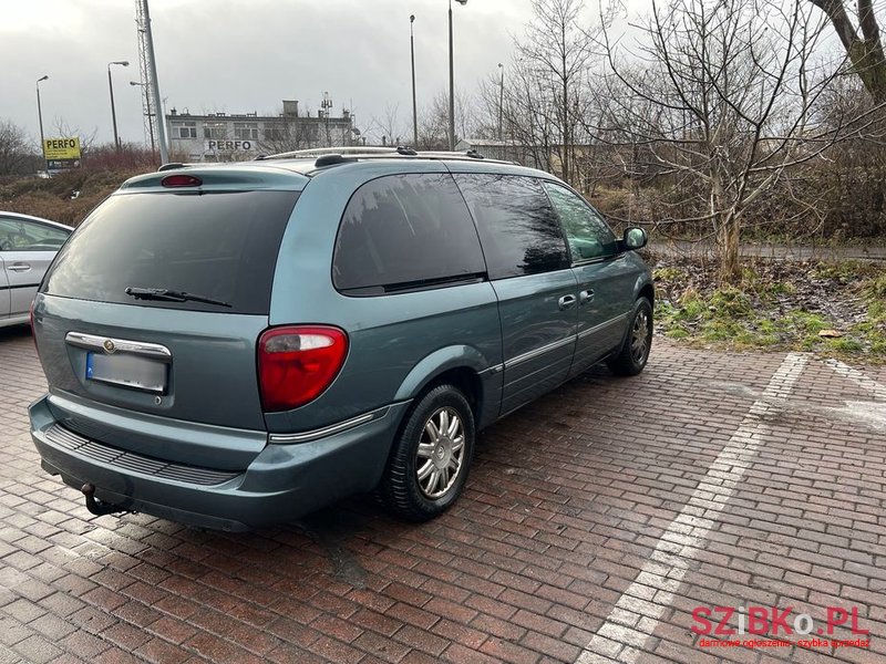 2005' Chrysler Town & Country 3.8 photo #3