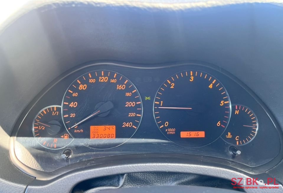 2004' Toyota Avensis photo #5