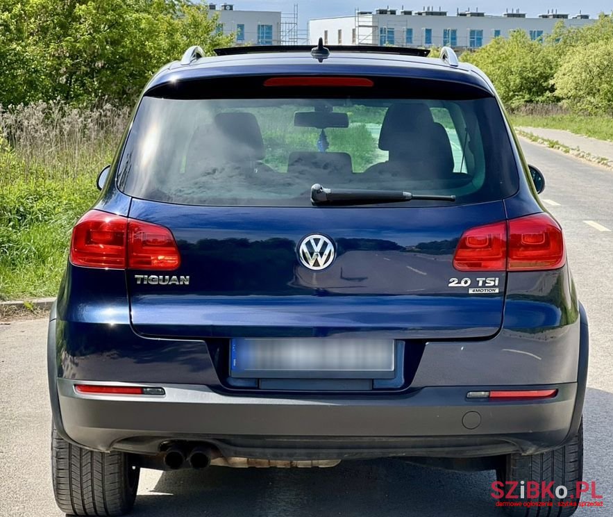 2011' Volkswagen Tiguan photo #6