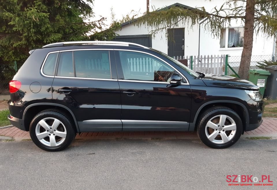 2011' Volkswagen Tiguan photo #3