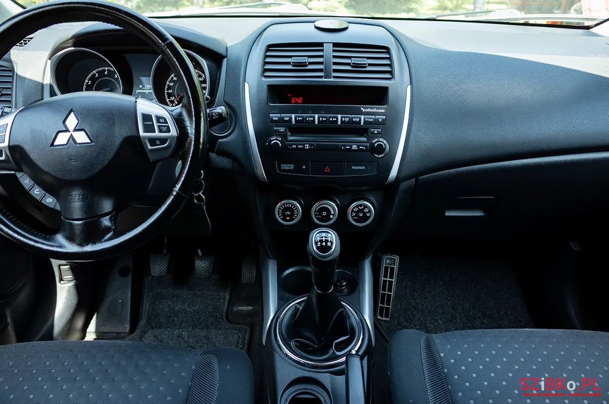 2011' Mitsubishi ASX photo #5