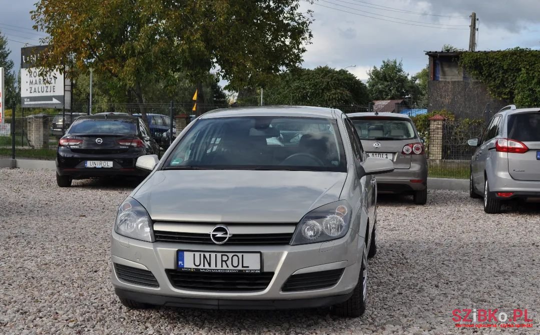 2005' Opel Astra photo #2