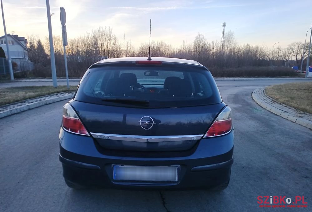 2008' Opel Astra photo #6