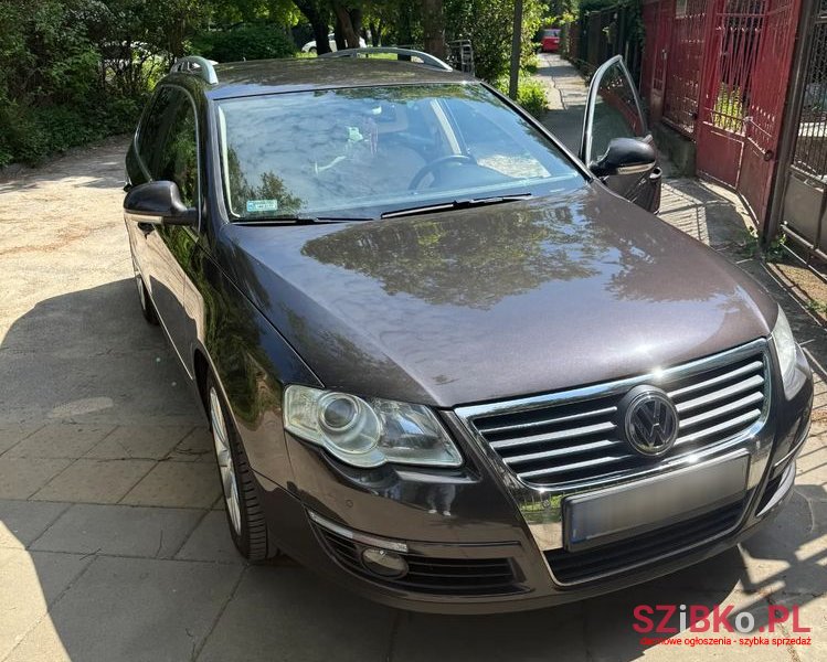 2010' Volkswagen Passat photo #2