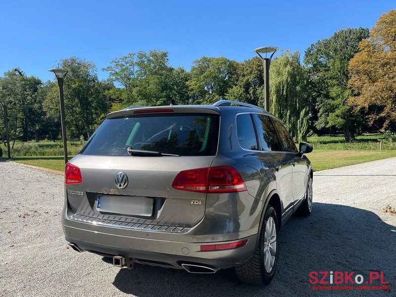 2012' Volkswagen Touareg photo #4