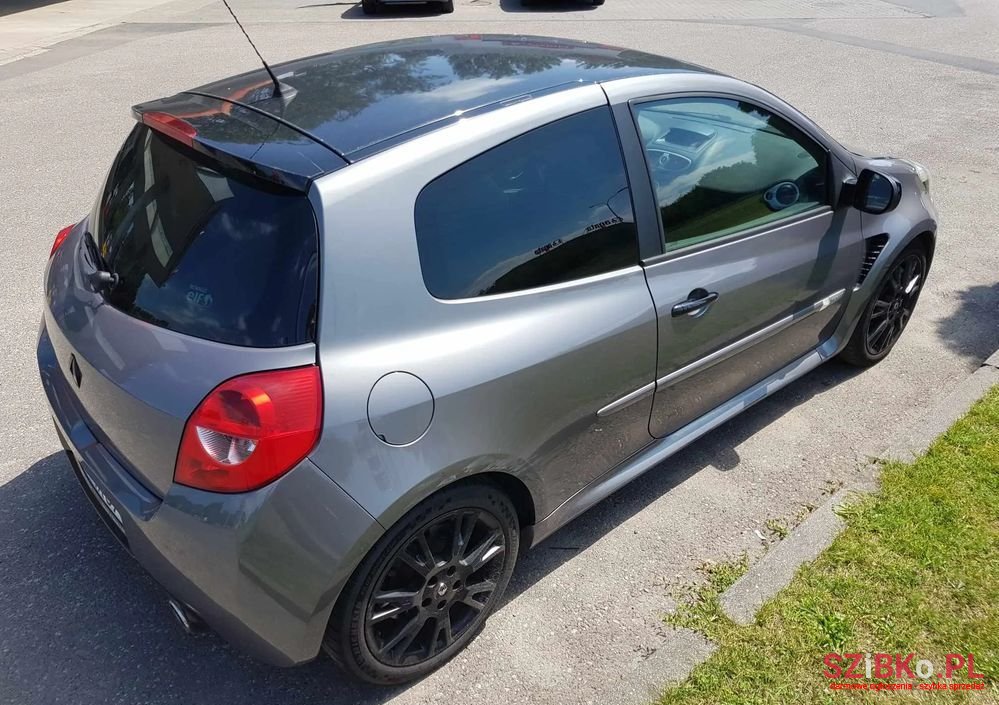 2011' Renault Clio photo #2