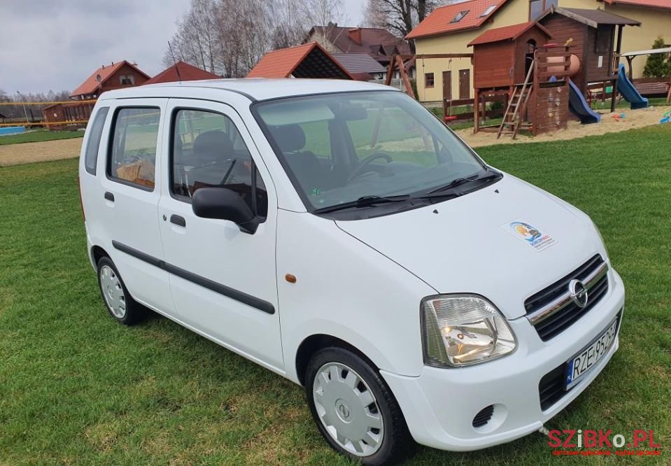 2004' Opel Agila photo #2