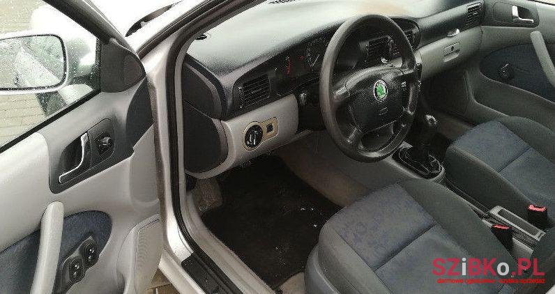 1999' Skoda Octavia photo #2