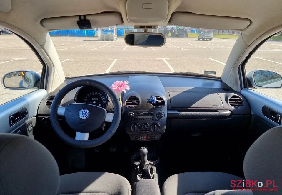 2002' Volkswagen New Beetle photo #6