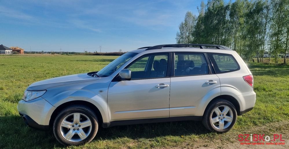 2010' Subaru Forester 2.0X Comfort photo #4