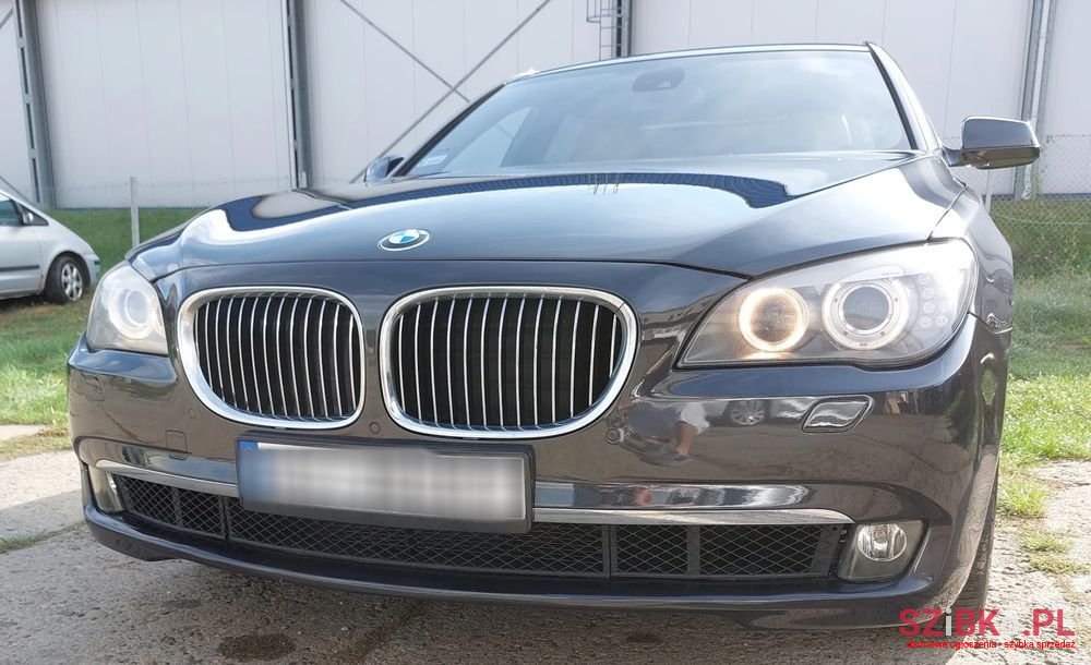 2012' BMW 7 Series 740D Xdrive photo #2