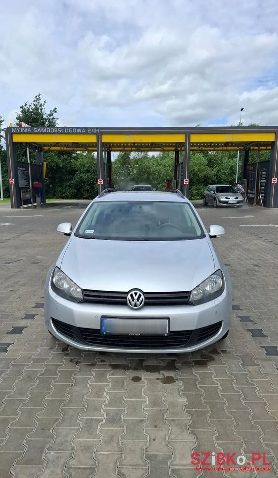 2011' Volkswagen Golf photo #1