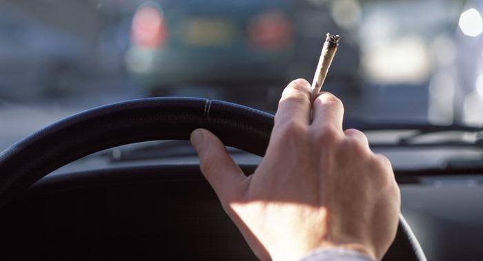Posłowie chcą wprowadzić limit THC dla kierowców. Ministerstwo odpowiada