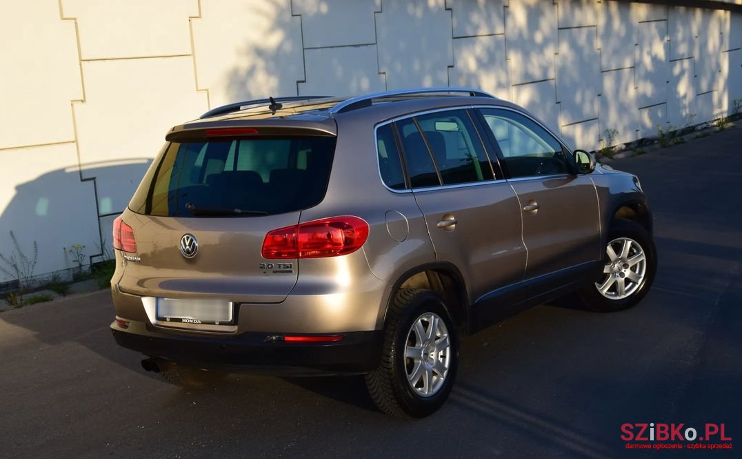 2011' Volkswagen Tiguan photo #3