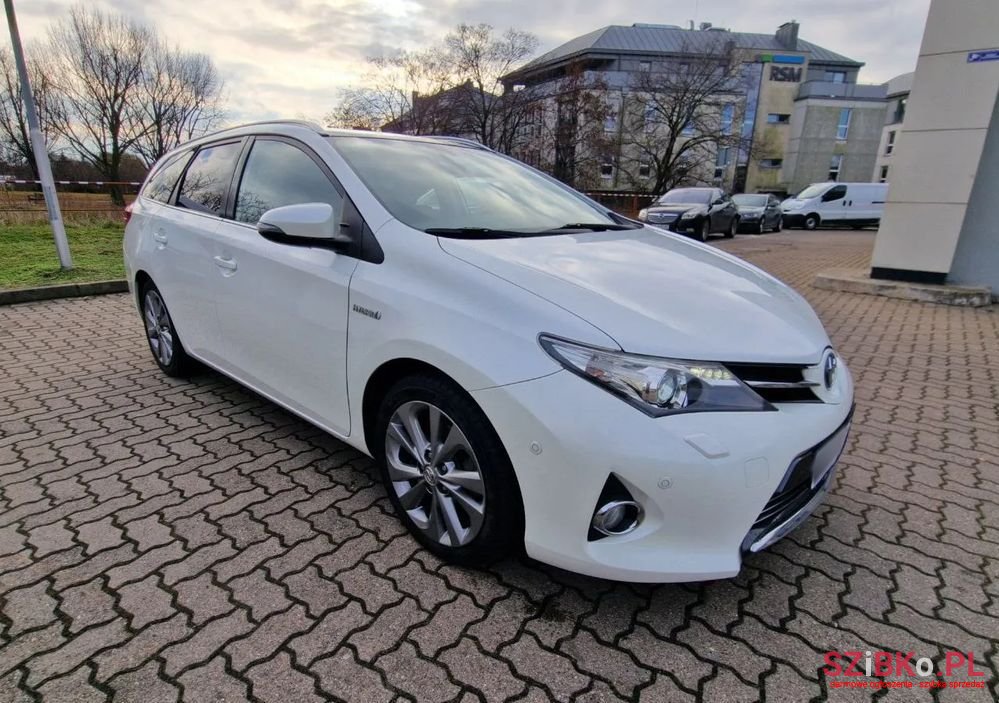2013' Toyota Auris photo #1