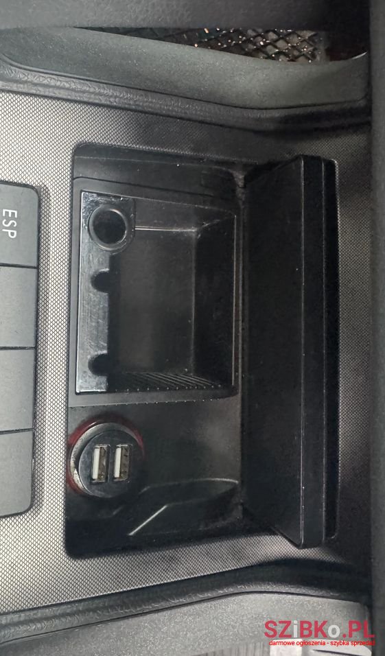 2004' Volkswagen Golf photo #5