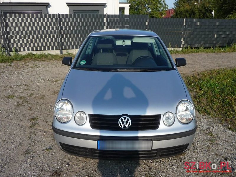 2004' Volkswagen Polo 1.2 Tour photo #4